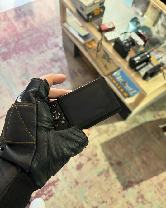 Canon PowerShot G7X Mark II - Pocket-Sized Performer