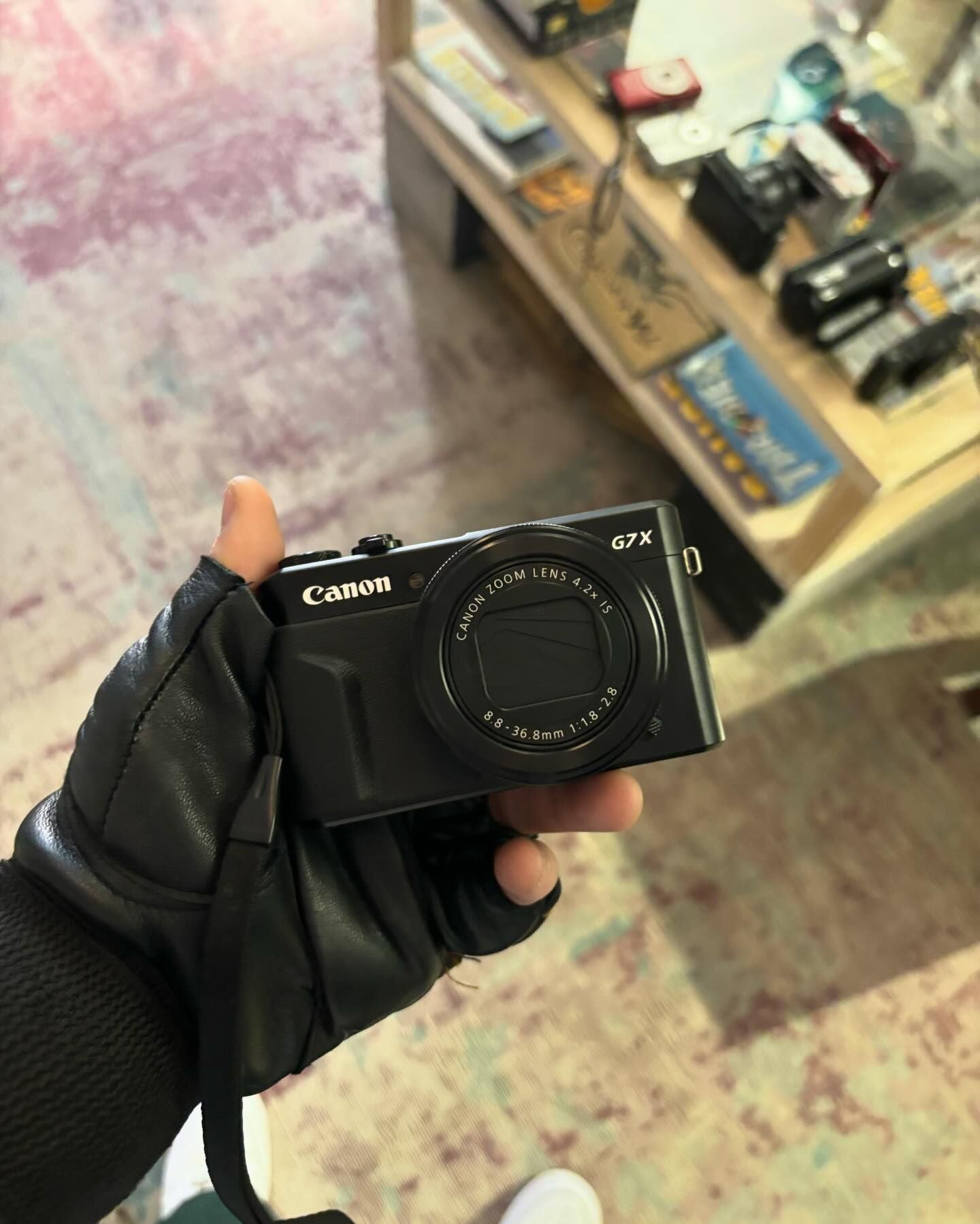 Canon PowerShot G7X Mark II - Pocket-Sized Performer