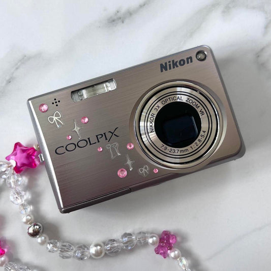 Nikon Coolpix S4000 Digital Camera Bundle