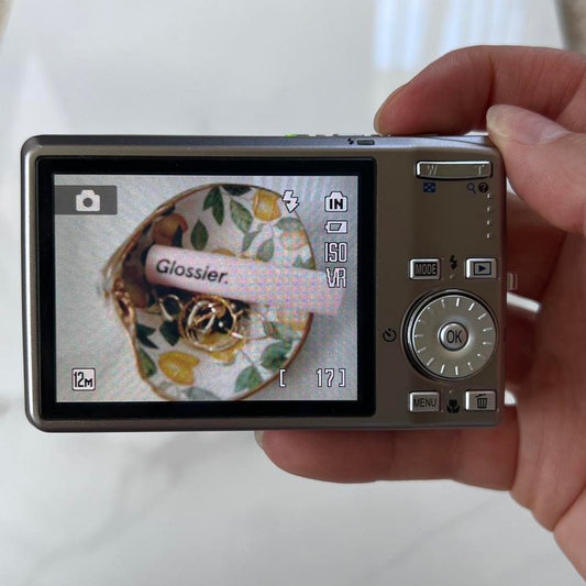 Nikon Coolpix S4000 Digital Camera Bundle