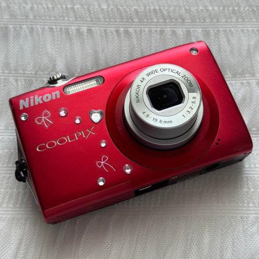 Nikon Coolpix S205 Digital Camera